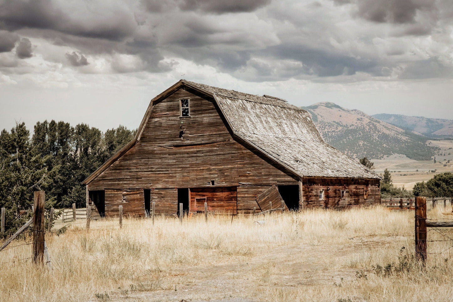 Old Wooden Barn Rustic Wall Art - Old Barn Canvas Print Paper Photo Print / 12 x 18 Inches Wall Art Teri James Photography